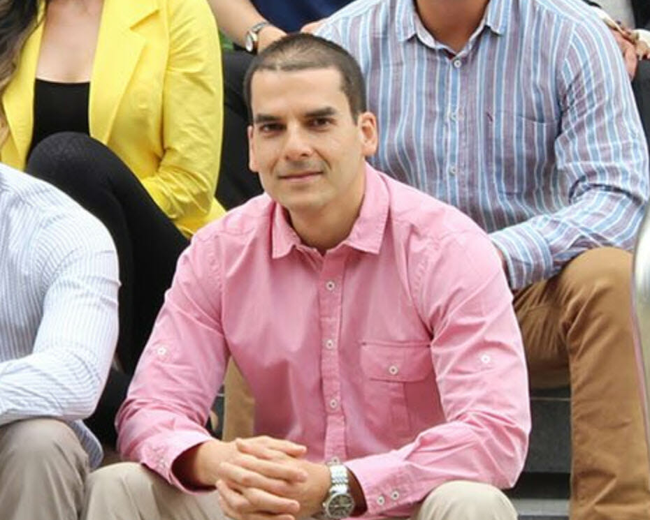 Alejandro Céspedes is the CEO of Simple Solutions.